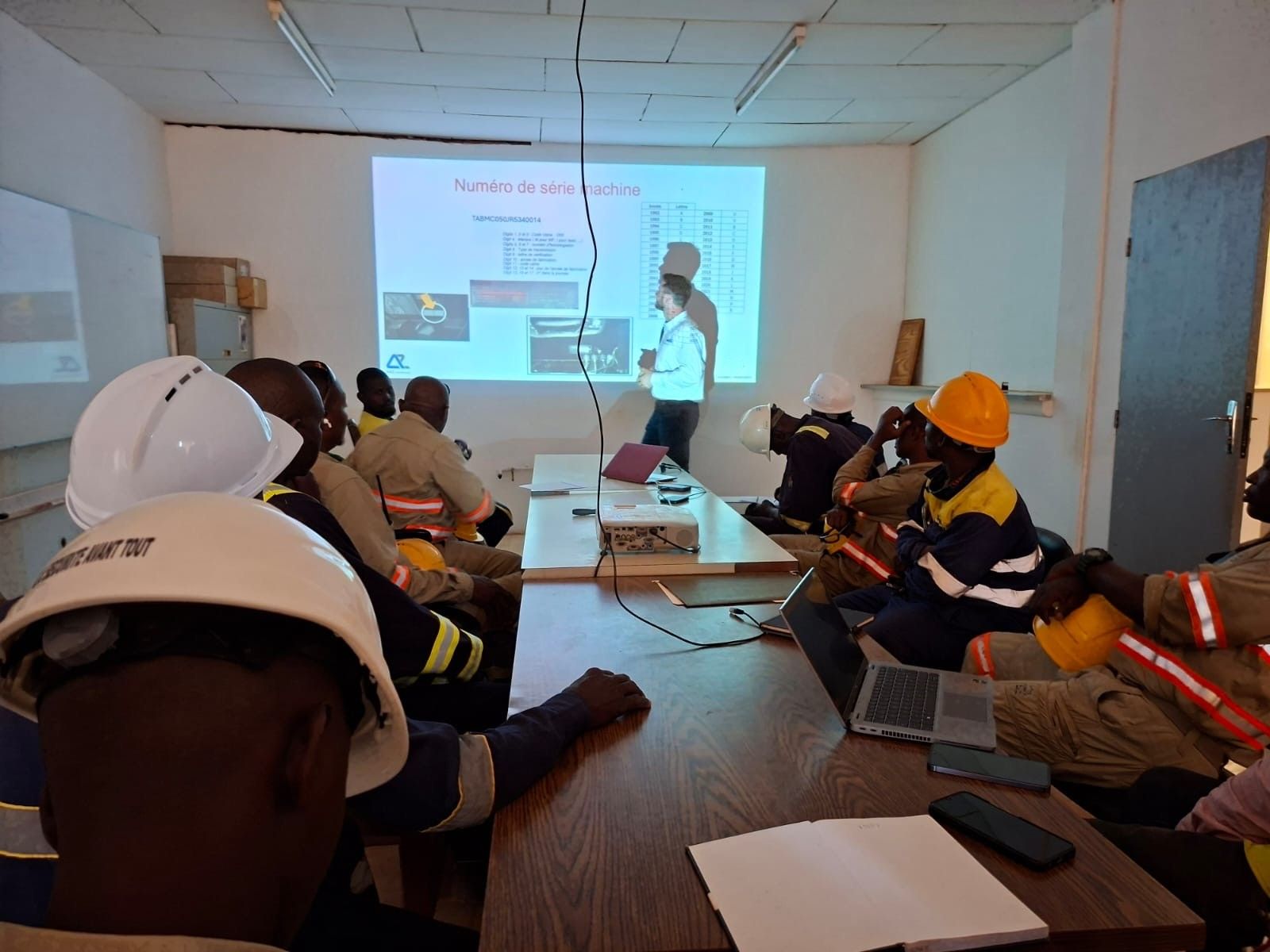 Session en salle pour aborder les aspects théoriques.