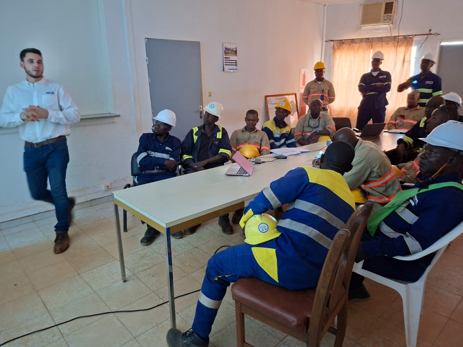 Session en salle pour aborder les aspects théoriques.